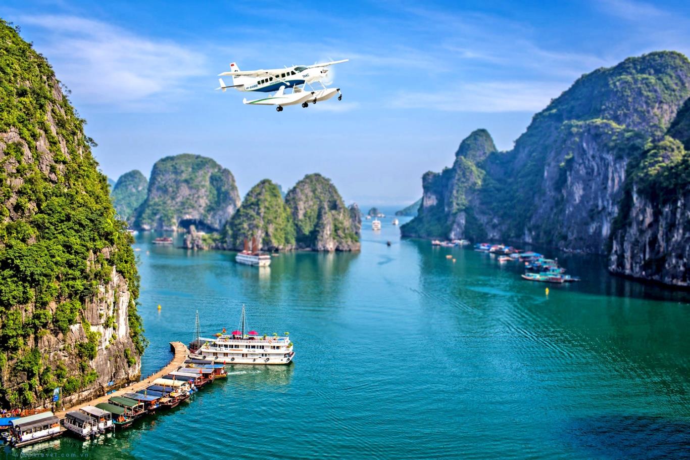 Exploring differences of each season on a Ha Long Bay overnight cruise