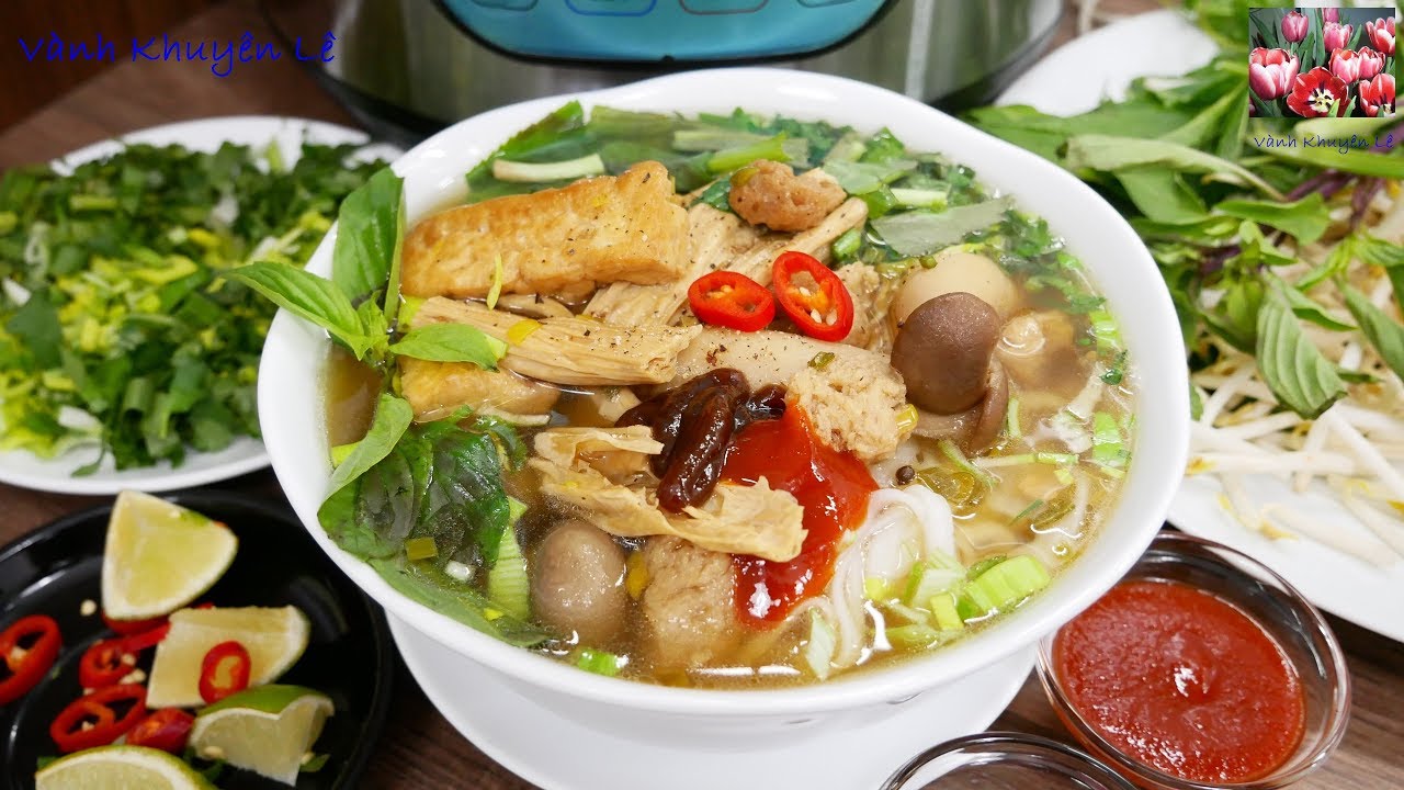 VIETNAMESE VEGAN NOODLE SOUP (PHO CHAY)