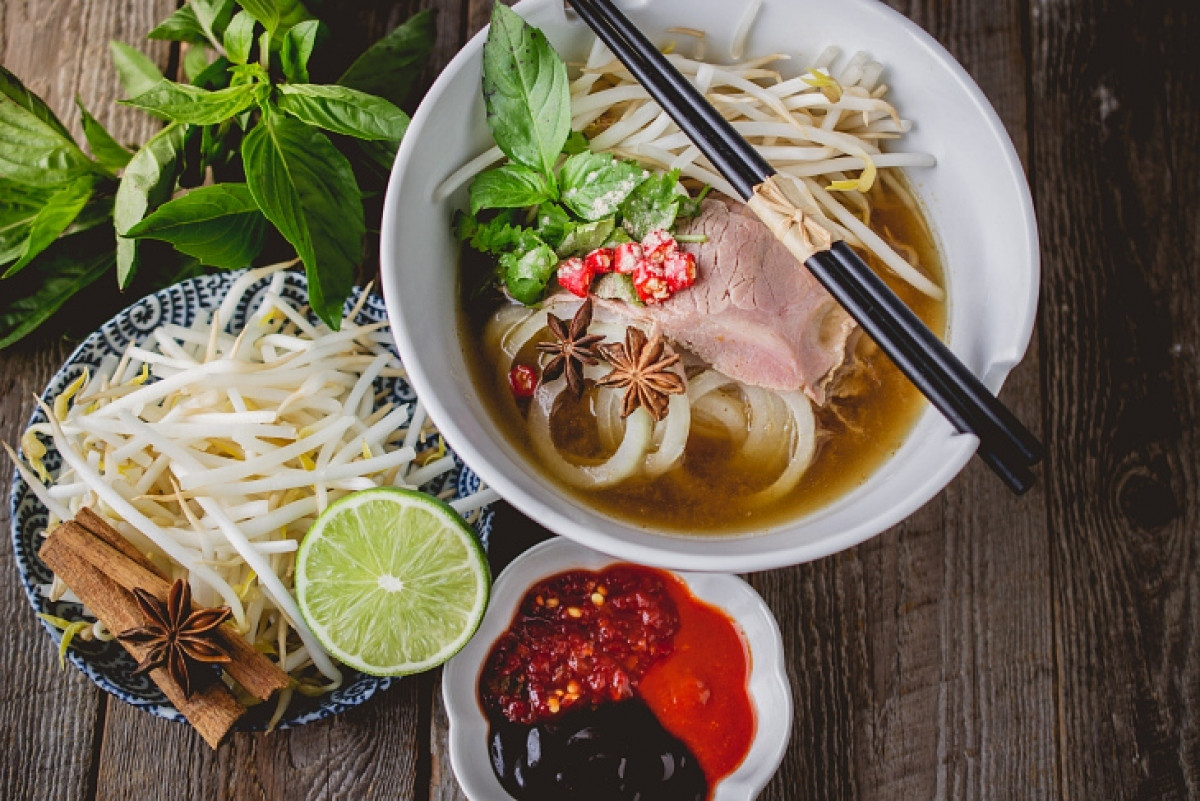 Vietnamese chopsticks: Facts about the staple utensil of Vietnamese people